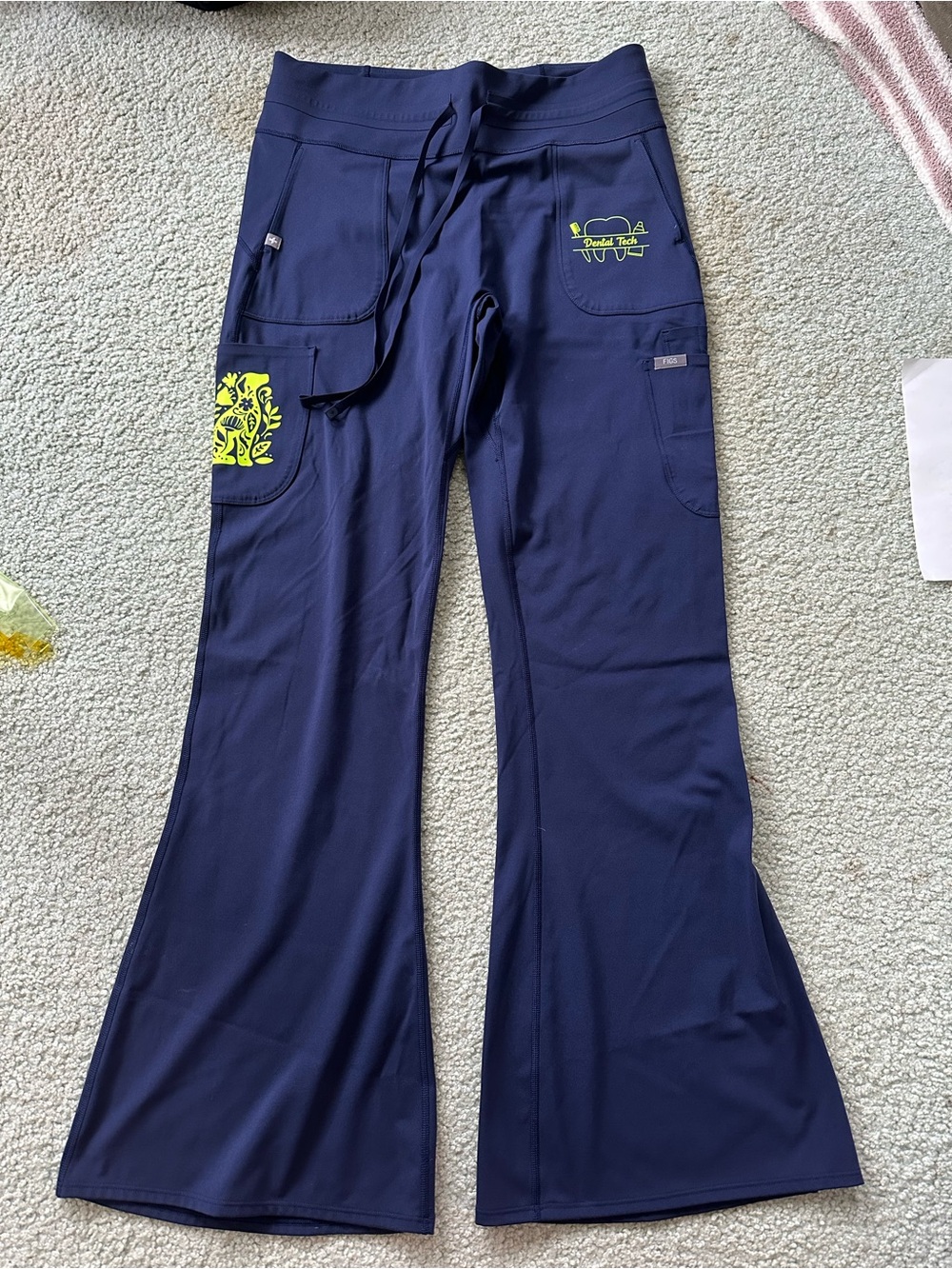 FIGS NAVY BLUE high-waisted Seville Scrub Pants with Accent Pocket- SIZE XL - Picture 2 of 5